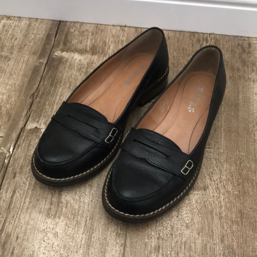 Flat woman shoes